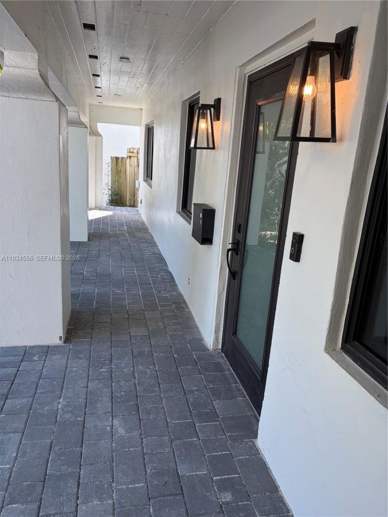 920 W 47th Ct, Miami Beach, FL 33140 Photo