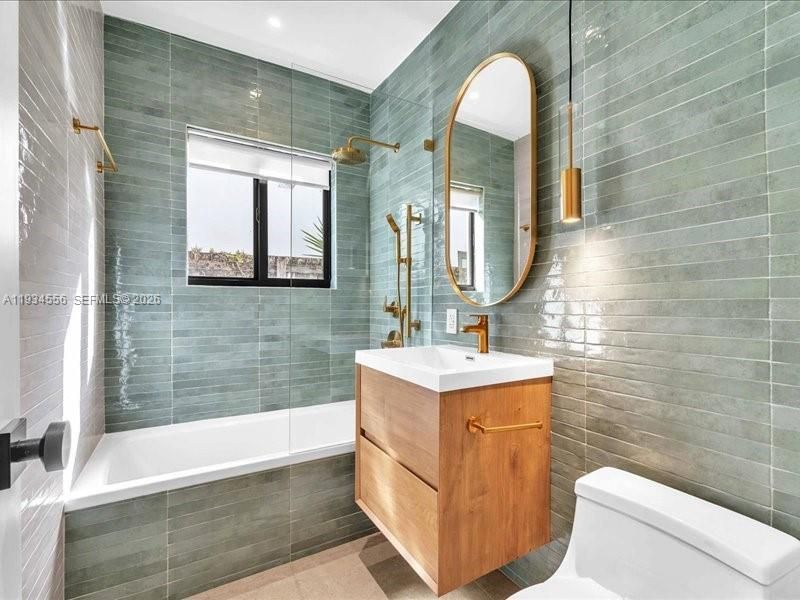 920 W 47th Ct, Miami Beach, FL 33140 Photo