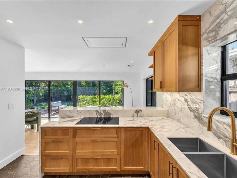 920 W 47th Ct, Miami Beach, FL 33140 Photo