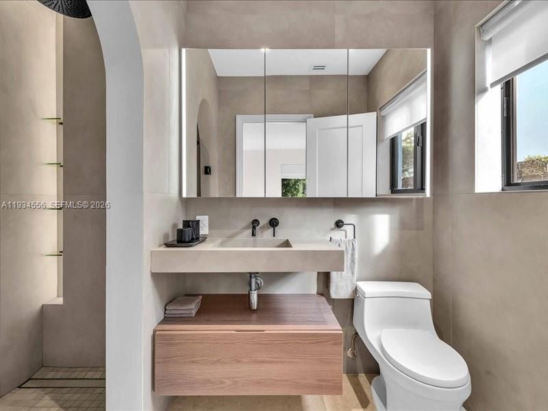 920 W 47th Ct, Miami Beach, FL 33140 Photo