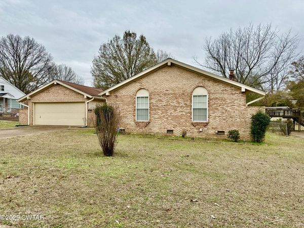 16 Trailwood Drive, Jackson, TN 38301