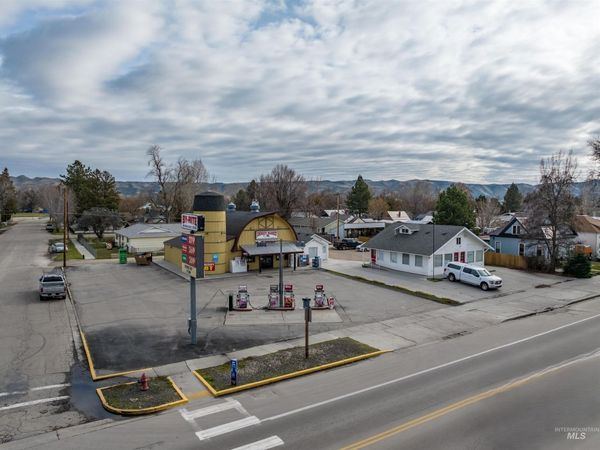 702 S S Washington Ave, Emmett, ID 83617