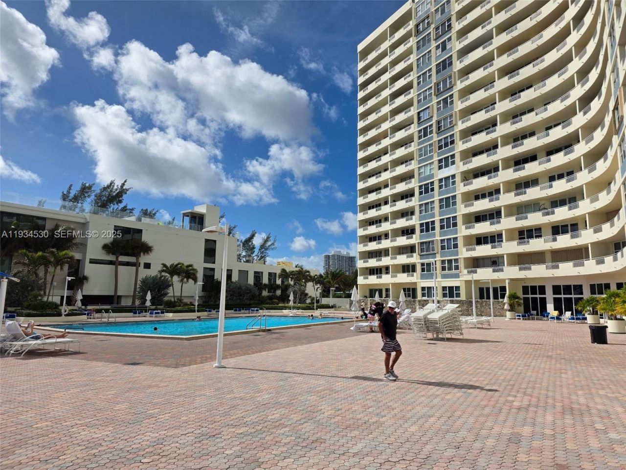 3180 S Ocean Dr, Unit 1617, Hallandale Beach, FL 33009 Photo