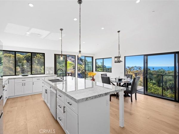 990 Meadowlark Drive, Laguna Beach, CA 92651
