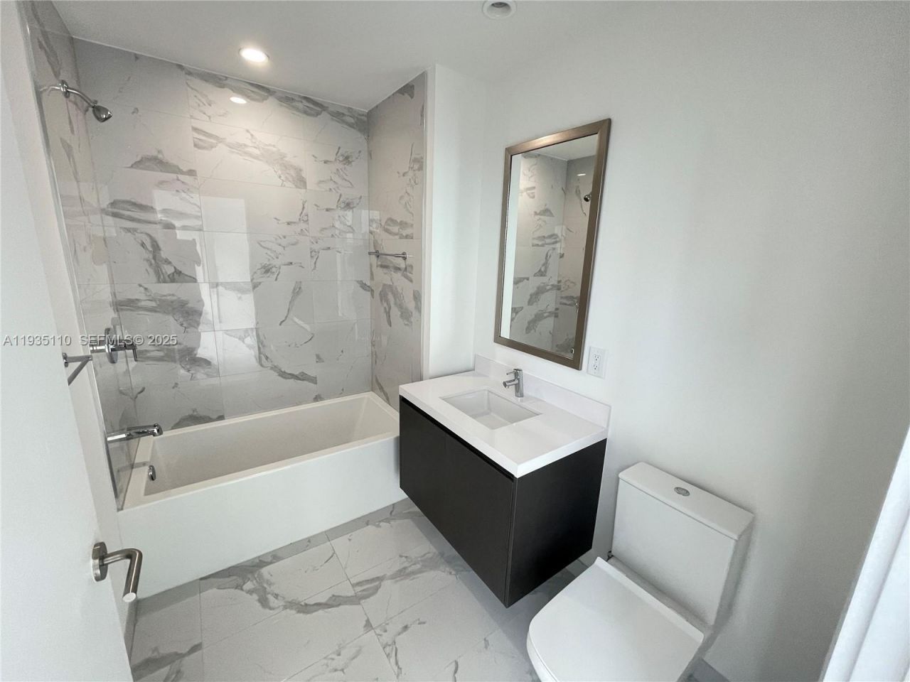 851 NE 1st Ave, Unit 3103, Miami, FL 33132 Photo