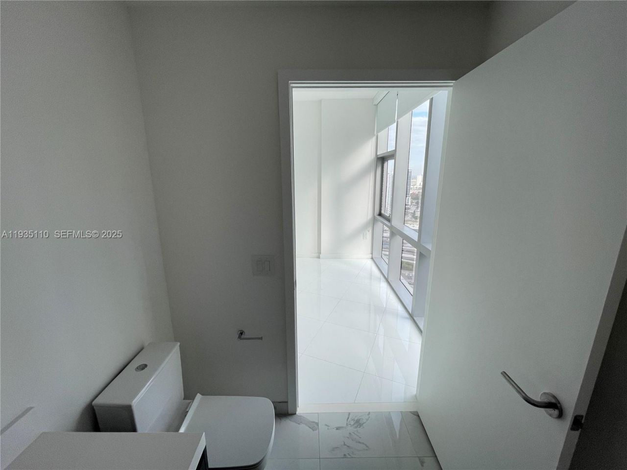 851 NE 1st Ave, Unit 3103, Miami, FL 33132 Photo