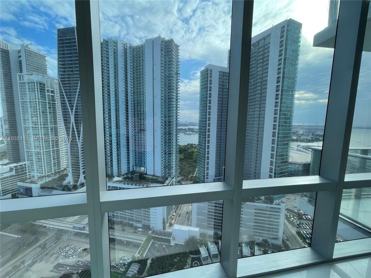 851 NE 1st Ave, Unit 3103, Miami, FL 33132 Photo