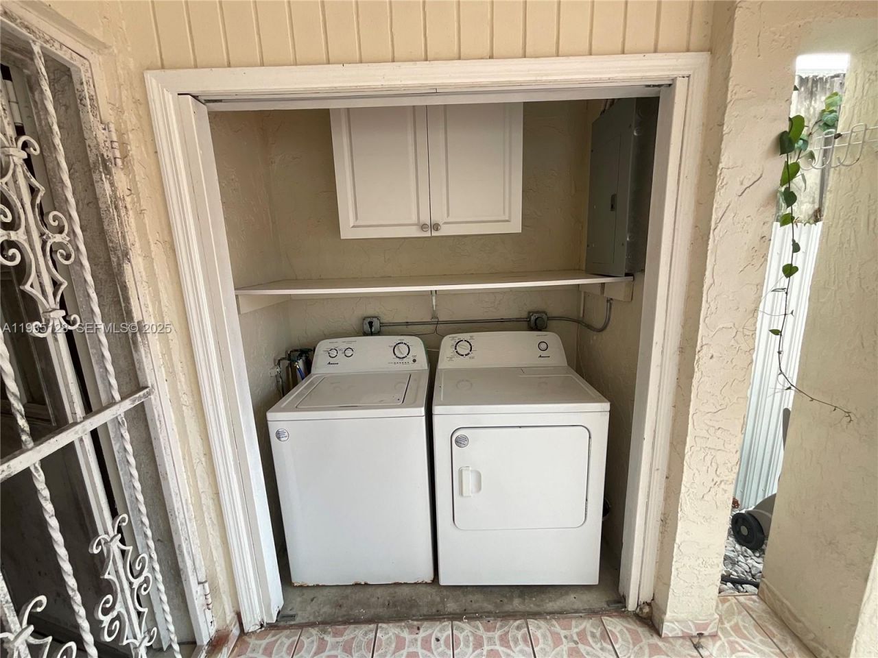 895 W 79th Pl, Hialeah, FL 33014 Photo