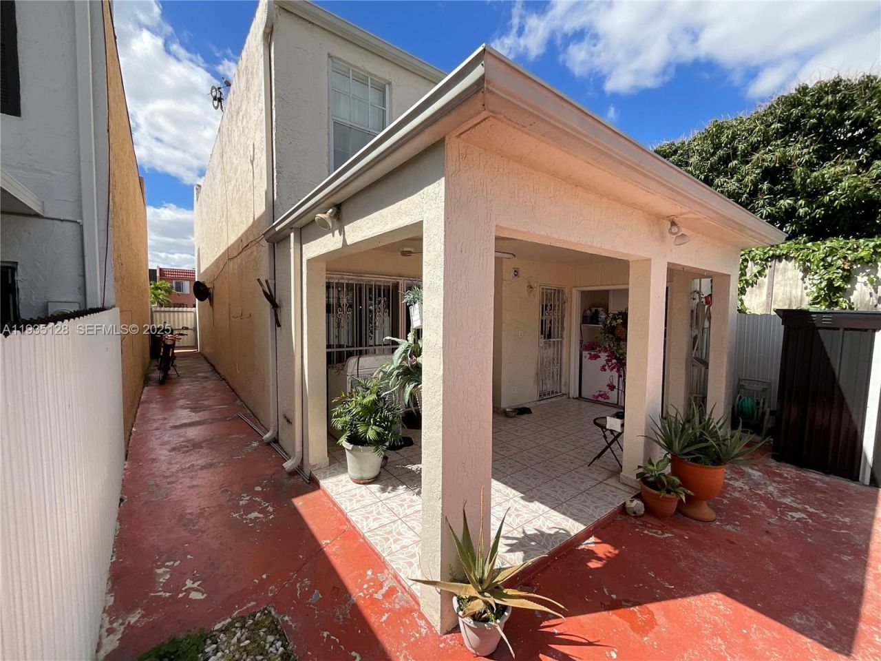 895 W 79th Pl, Hialeah, FL 33014 Photo