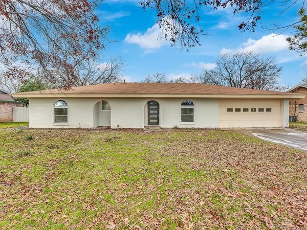 6916 Rebel Road, Forest Hill, TX 76140