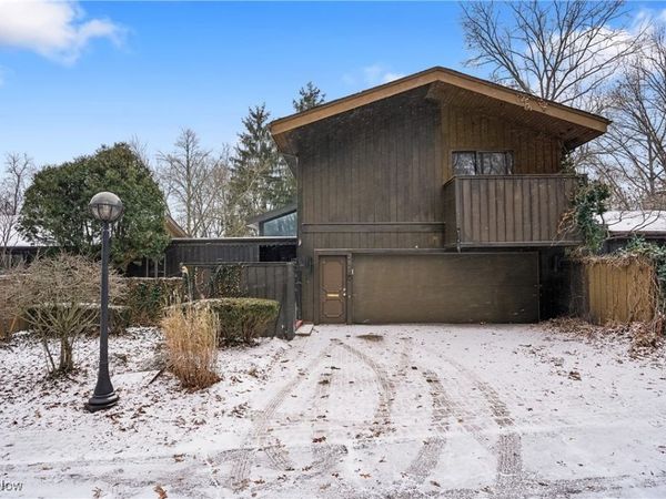 285 North Road NE, Howland, OH 44484