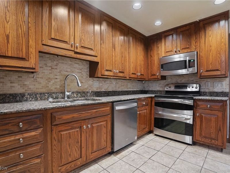 285 North Road NE, Howland, OH 44484 Photo 13