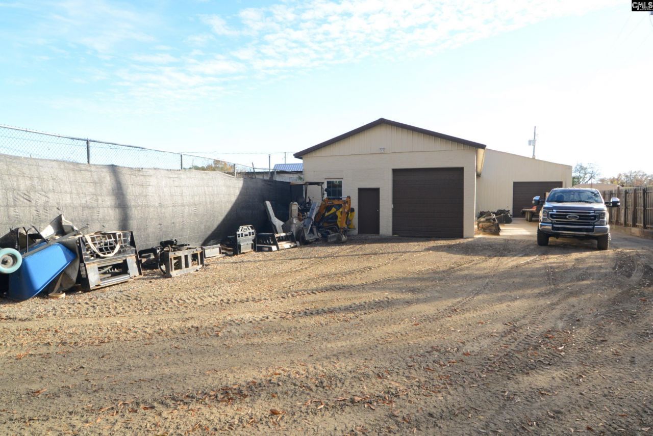 130 E Dekalb Street Photo 23