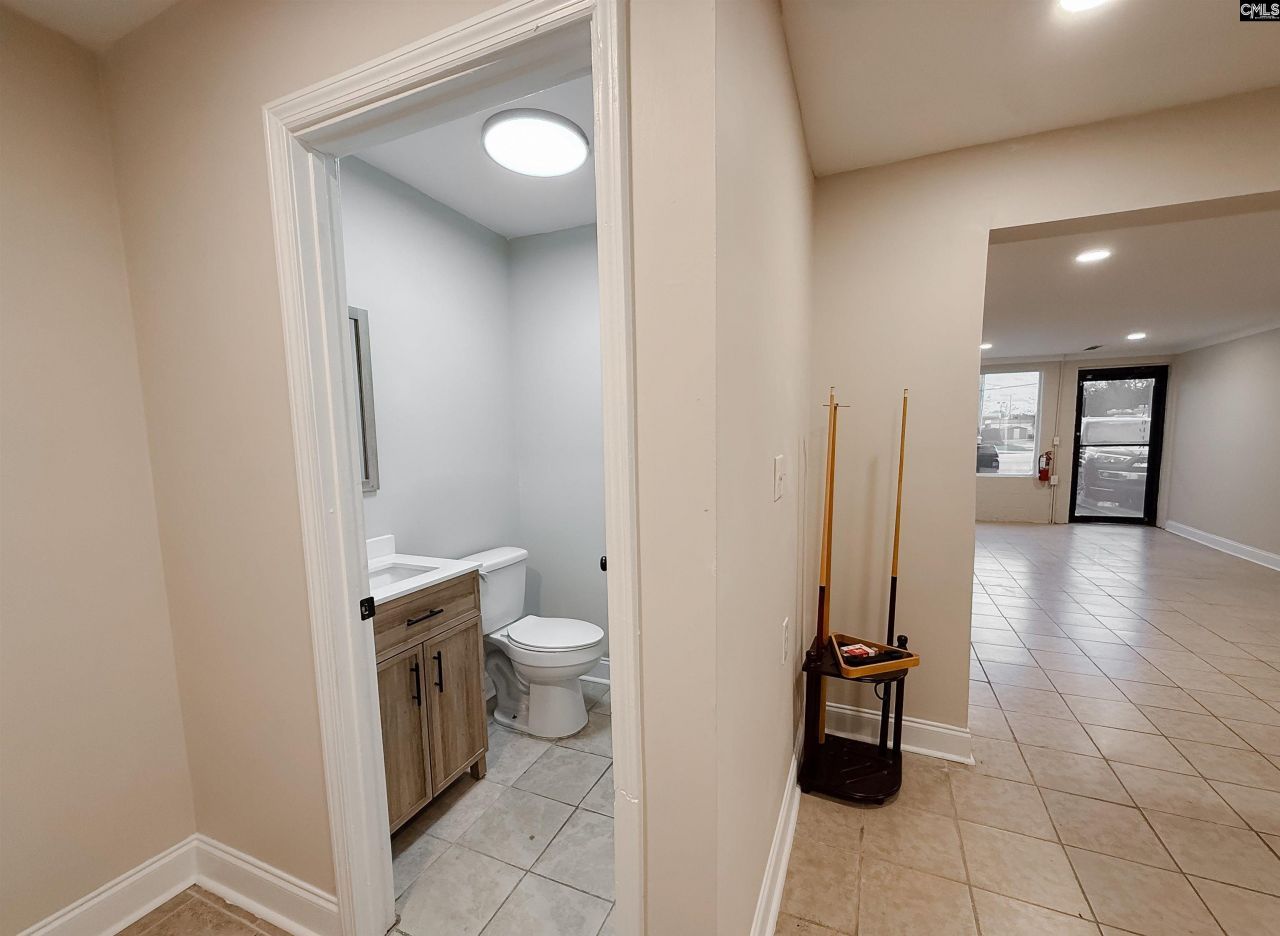 130 E Dekalb Street Photo 27