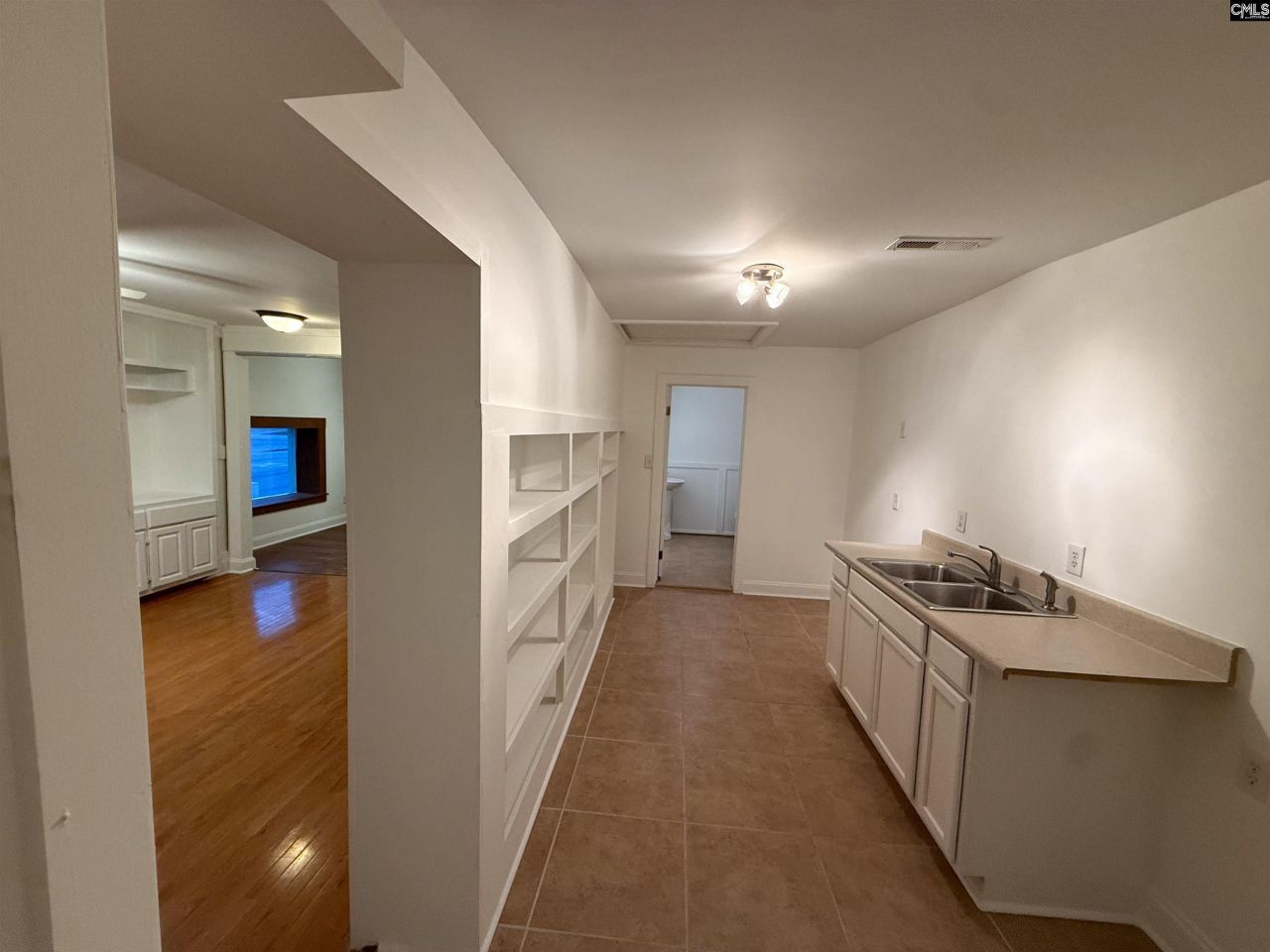 130 E Dekalb Street Photo 28