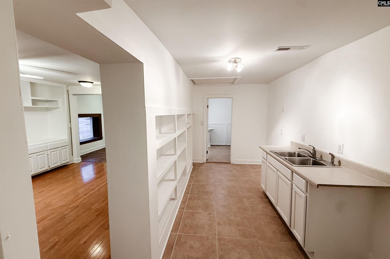 130 E Dekalb Street Photo 32