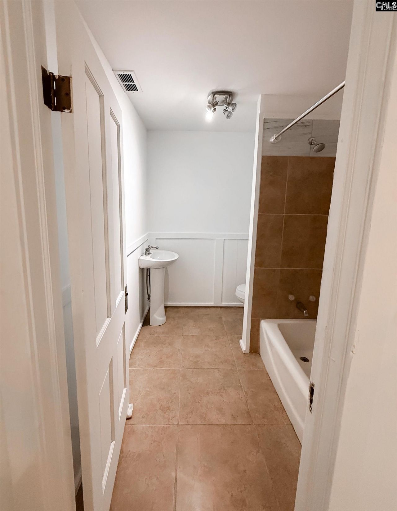 130 E Dekalb Street Photo 33