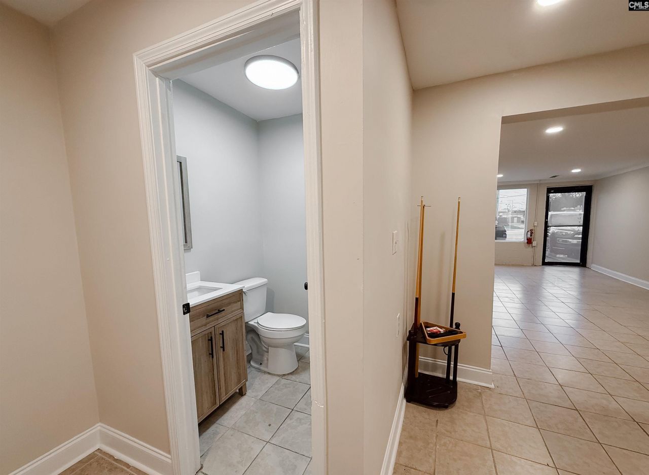 130 E Dekalb Street Photo 37