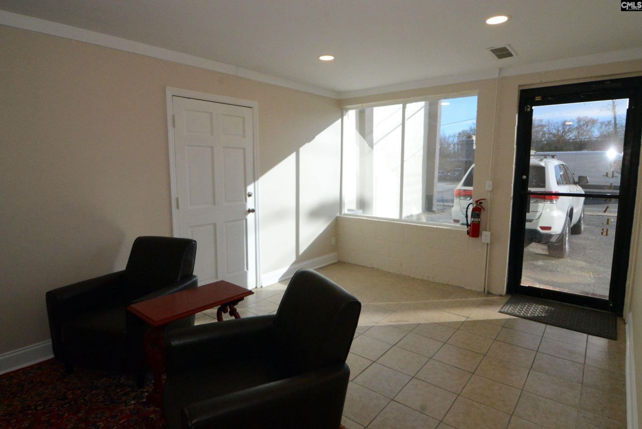 130 E Dekalb Street Photo 4