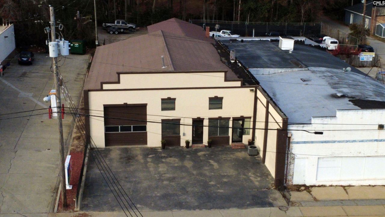 130 E Dekalb Street Photo 4