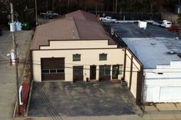 130 E Dekalb Street photo 4