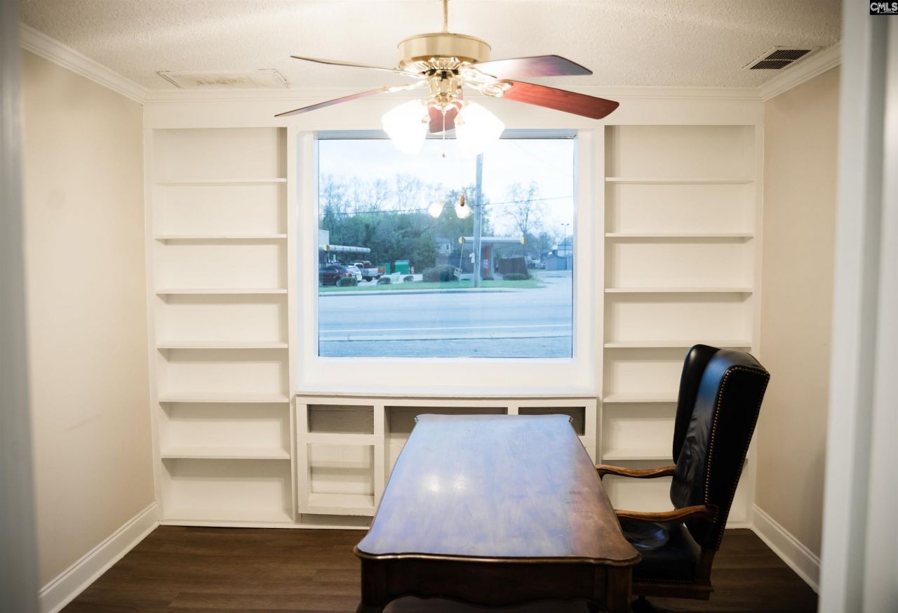 130 E Dekalb Street Photo 43