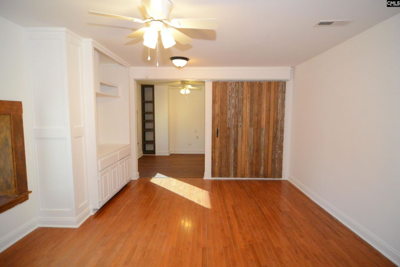 130 E Dekalb Street Photo 6