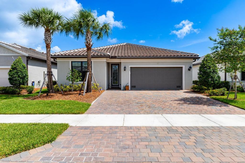 519 SE Villandry Way, Port Saint Lucie, FL 34984 Photo