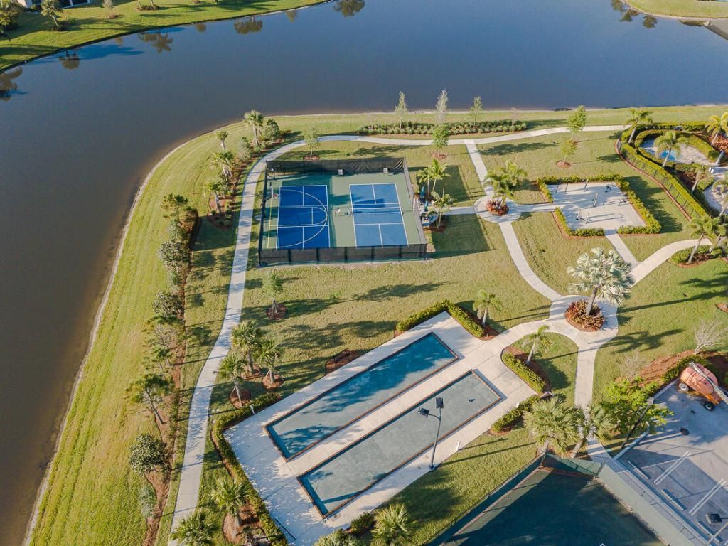 519 SE Villandry Way, Port Saint Lucie, FL 34984 Photo