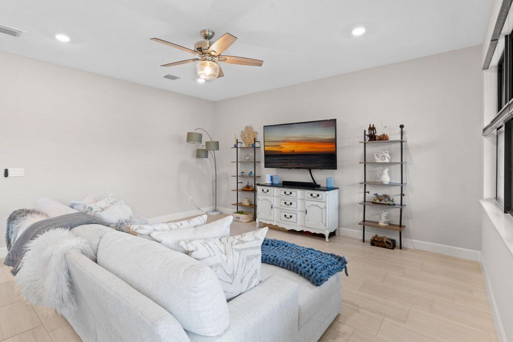 519 SE Villandry Way, Port Saint Lucie, FL 34984 Photo