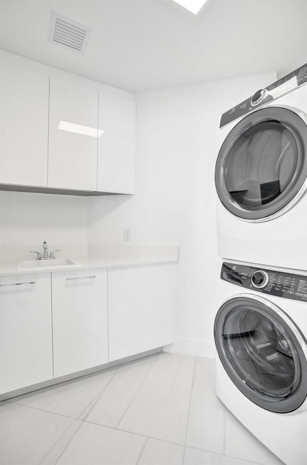 153 N Seabreeze, Unit 504-S, Fort Lauderdale, FL 33304 Photo