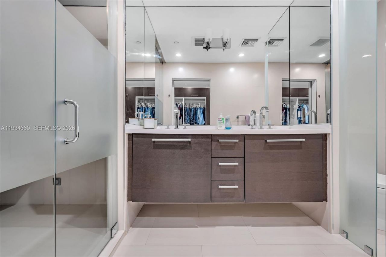 900 Biscayne Blvd , Unit 2312, Miami, FL 33132 Photo