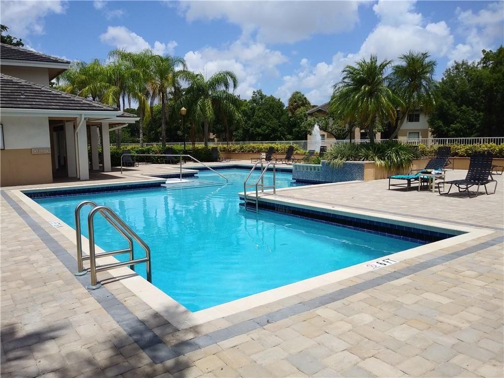 9799 Westview Drive, Unit 1012, Coral Springs, FL 33076 Photo