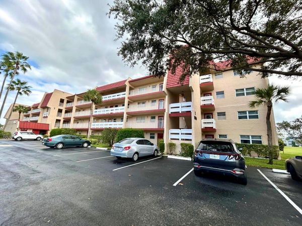 1050 Country Club Dr, Unit 303, Margate, FL 33063