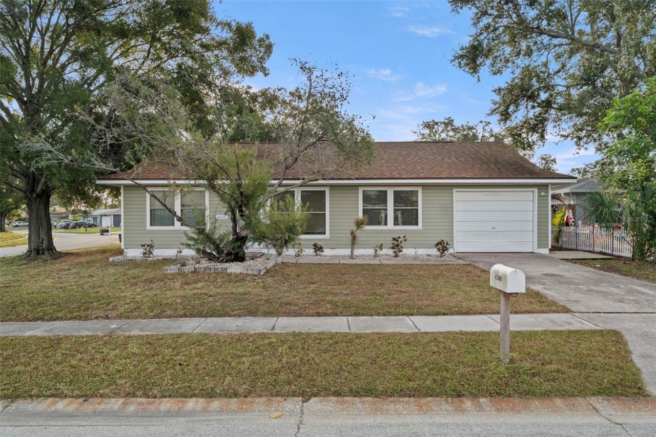 6500 Briar Ridge Court N, Pinellas Park, FL 33782 Photo