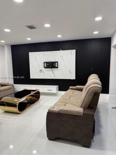 6190 W 14th Ave, Hialeah, FL 33012 Photo