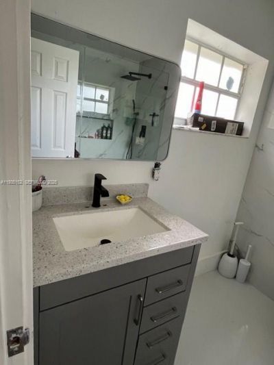 6190 W 14th Ave, Hialeah, FL 33012 Photo