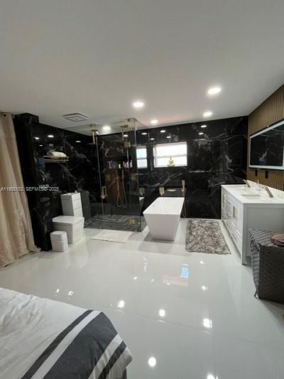 6190 W 14th Ave, Hialeah, FL 33012 Photo