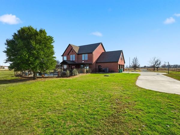 102 Van Meter Drive, Aurora, TX 76078