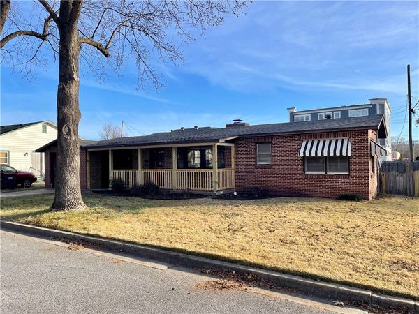 311 S Main Street, Springdale, AR 72764