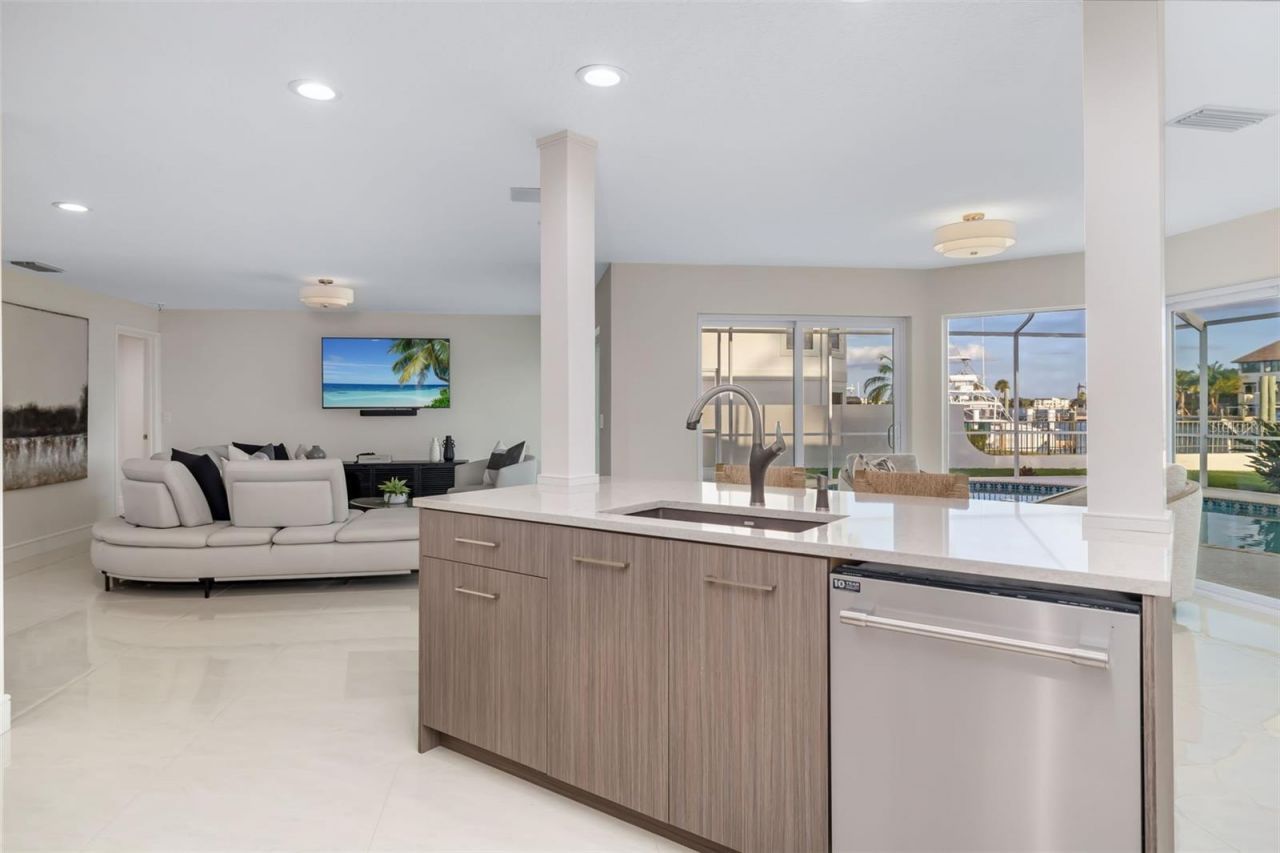 480 Cleveland Drive, Sarasota, FL 34236 Photo