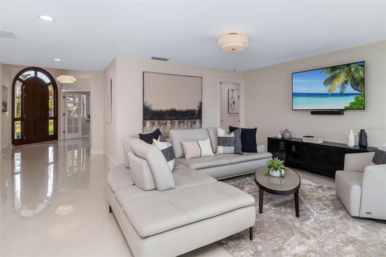 480 Cleveland Drive, Sarasota, FL 34236 Photo