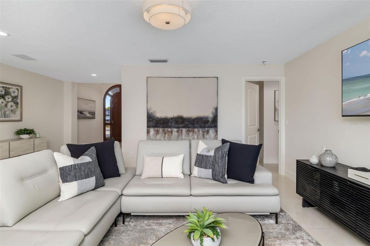 480 Cleveland Drive, Sarasota, FL 34236 Photo