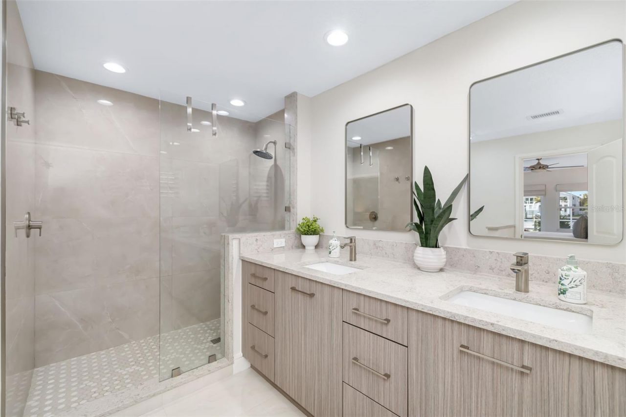 480 Cleveland Drive, Sarasota, FL 34236 Photo