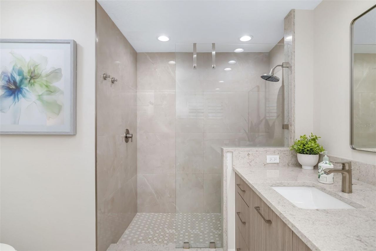 480 Cleveland Drive, Sarasota, FL 34236 Photo