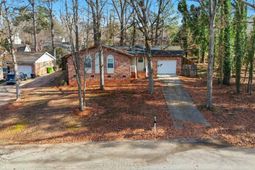 204 Ashwood Drive photo 4