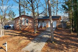 204 Ashwood Drive photo 4