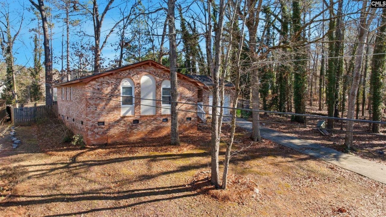 204 Ashwood Drive Photo 4