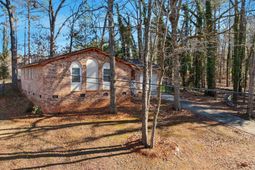 204 Ashwood Drive photo 4