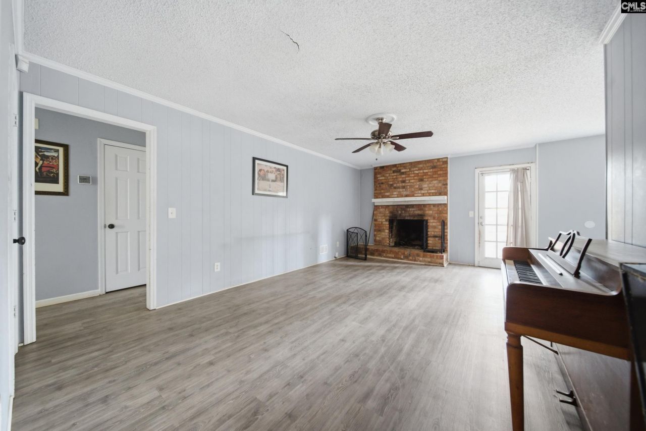 204 Ashwood Drive Photo 9